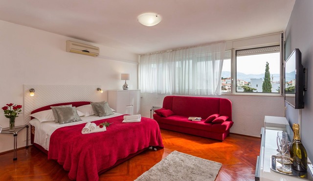 Two bedroom apartment with air-conditioning Split (A-2196-a)