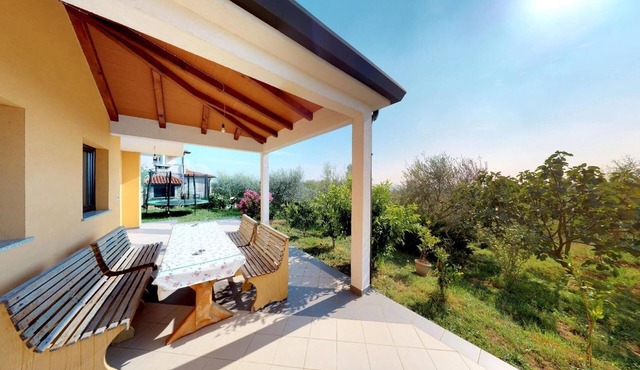Two bedroom apartment with terrace Vilanija, Umag (A-17240-b)