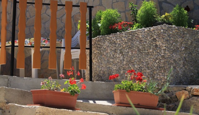 Two bedroom apartment with terrace Valun, Cres (A-8081-a)