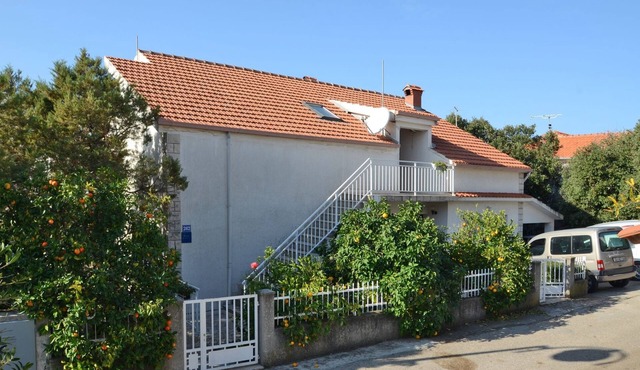 Two bedroom apartment with terrace and sea view Zavalatica, Korčula (A-14204-c)