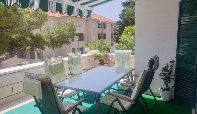 Two bedroom apartment with terrace and sea view Bol, Brač (A-14124-b)