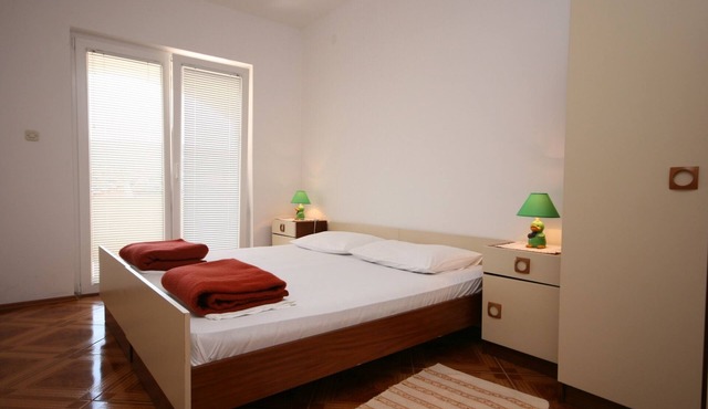 Two bedroom apartment with terrace and sea view Pag (A-6311-a)