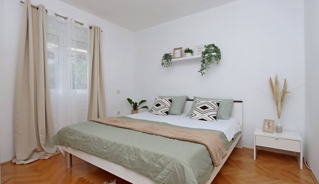 Two bedroom apartment with terrace and sea view Pag (A-6412-a)