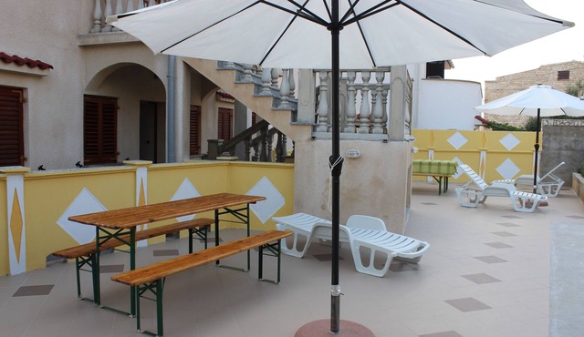 Two bedroom apartment with terrace Pag (A-6535-d)