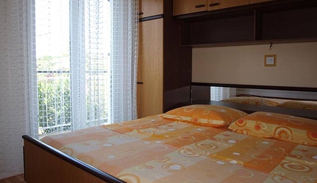 Two bedroom apartment with balcony Lopar, Rab (A-16389-b)