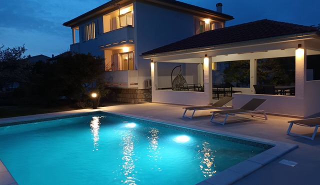 Two bedroom apartment with terrace Kampor, Rab (A-16865-a)