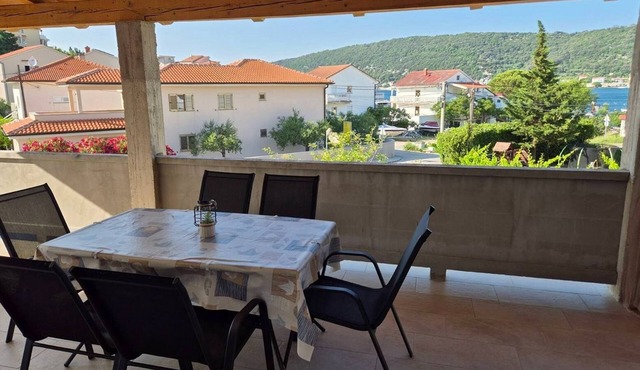 Two bedroom apartment with terrace and sea view Supetarska Draga - Donja, Rab (A-25308-d)