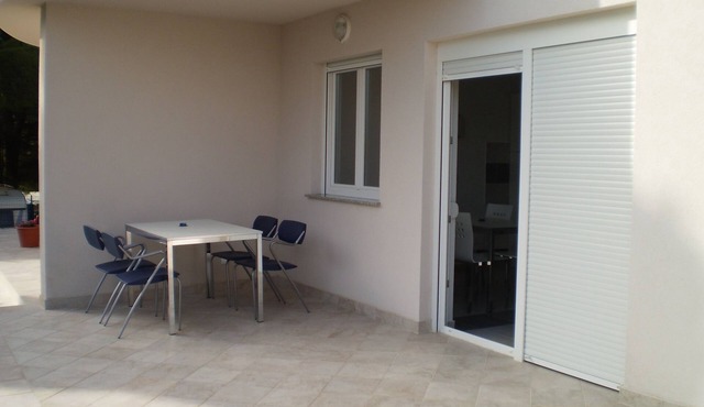Two bedroom apartment with terrace Banjol, Rab (A-12838-b)