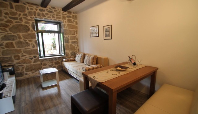 Two bedroom apartment with terrace Kampor, Rab (A-15518-b)