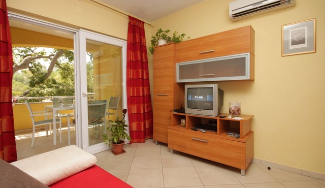 Two bedroom apartment with terrace Sali, Dugi otok (A-8137-a)