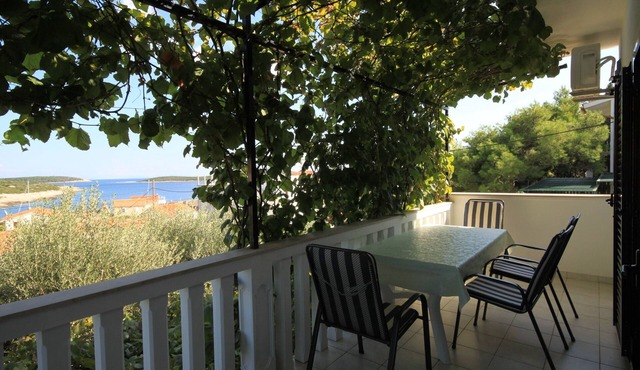 Two bedroom apartment with terrace and sea view Rukavac, Vis (A-2411-a)