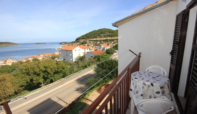 Two bedroom apartment with balcony and sea view Vis (A-8448-a)