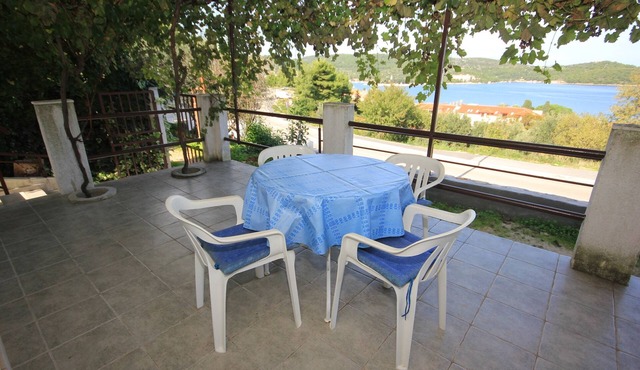 Two bedroom apartment with terrace and sea view Vis (A-8448-c)