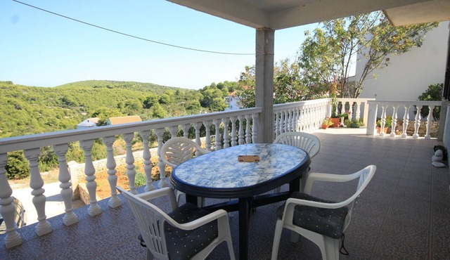 Two bedroom apartment with terrace Rukavac, Vis (A-8836-a)