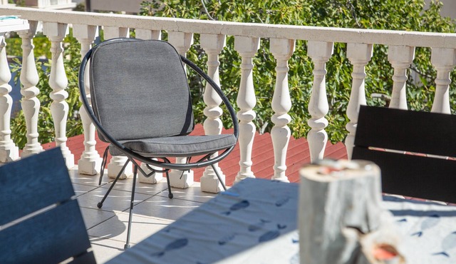 Two bedroom apartment with terrace and sea view Milna, Vis (A-8895-b)