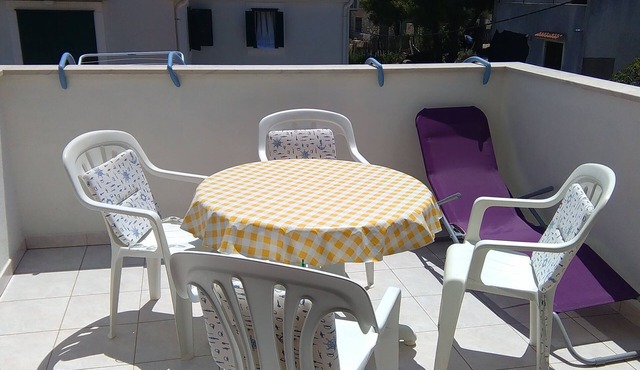 Two bedroom apartment with terrace and sea view Rukavac, Vis (A-13337-b)