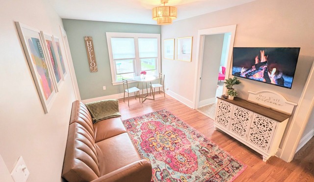 Two-Bedroom Apt, 2nd Floor, Near SYR Downtown