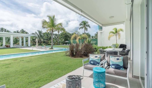 Two-bedroom apt with pool view/bbq in Lake view