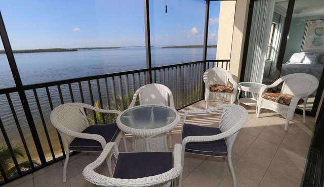 Two Bedroom, Bayfront Condo - Sanibel Harbour Resort 514- H