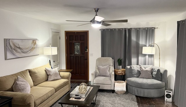 Two bedroom bungalow off Lake Washington in Lower Kennydale
