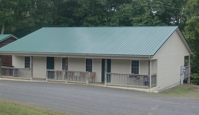 Two-Bedroom Cabin @ LakePointe Resort - no cleaning fees!