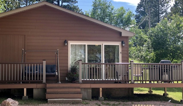 Two bedroom cabin, private lake, pet friendly