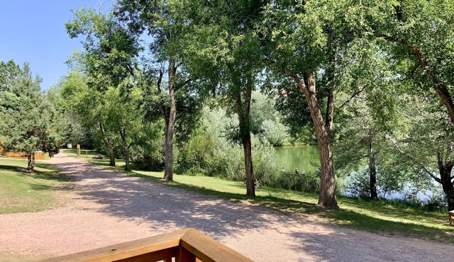Two bedroom cabin, private lake, pet friendly