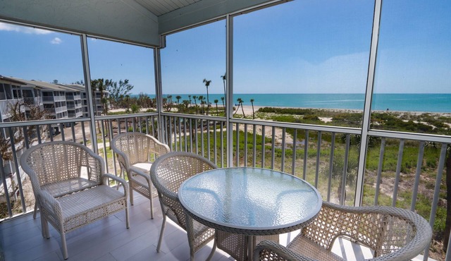 Two Bedroom Condo with Direct Gulf Front Views! Beach Villa 2332