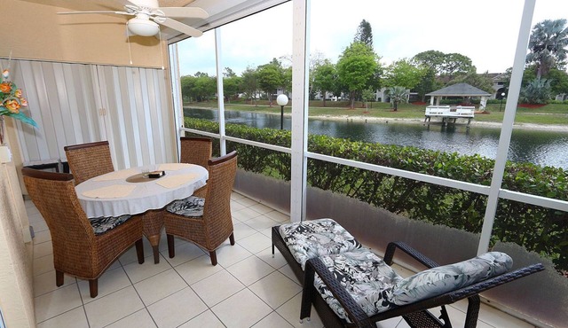 Two Bedroom Condo Located Near Lakes Park in South Fort Myers