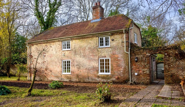 Two bedroom Cottage walled garden