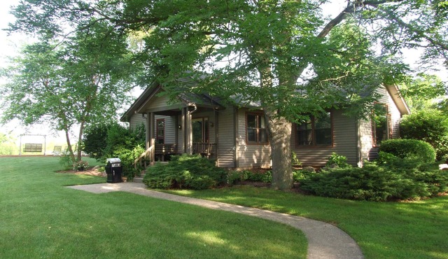 Two Bedroom Cottage On 2 Acre Stocked Pond Minutes From Downtown Indianapolis