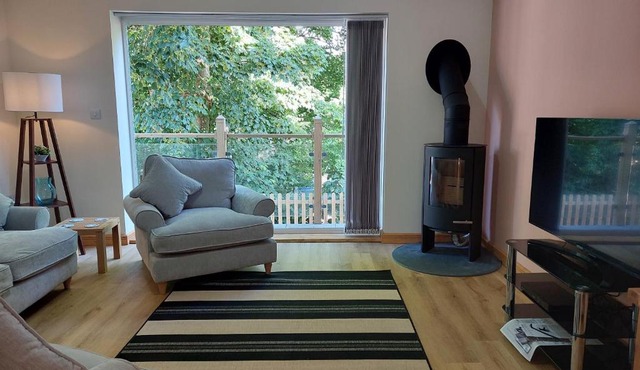 Two bedroom cottage - country lane -10 min walk to Perranporth beach