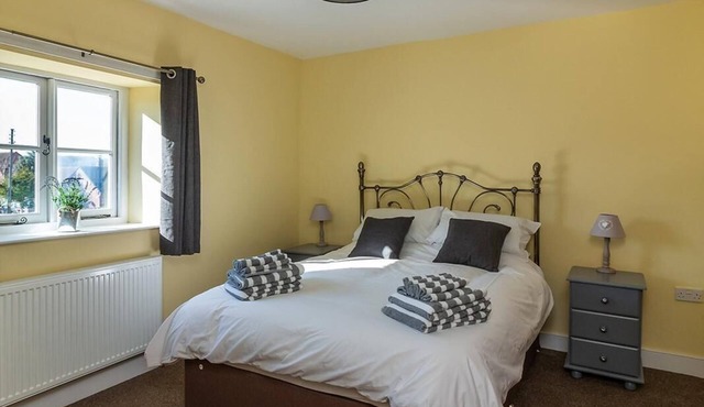 Two Bedroom Cottage in Idyllic Location