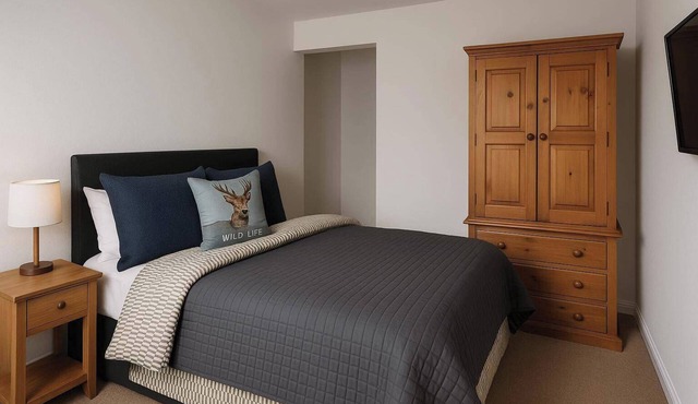 Two bedroom cottage in Lumsden - Contractors