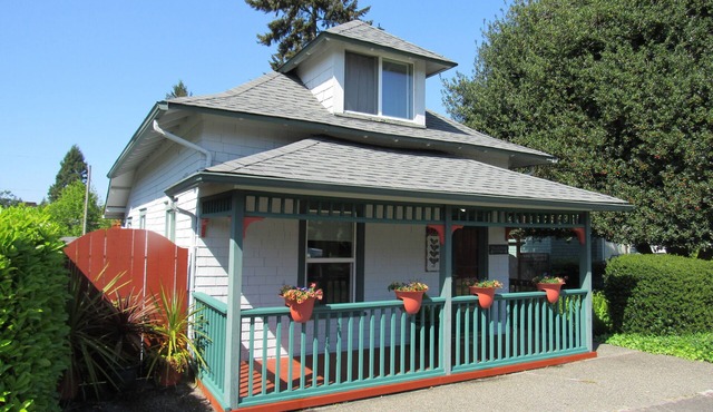 Two Bedroom Cottage In the Heart of Proctor Neighborhood