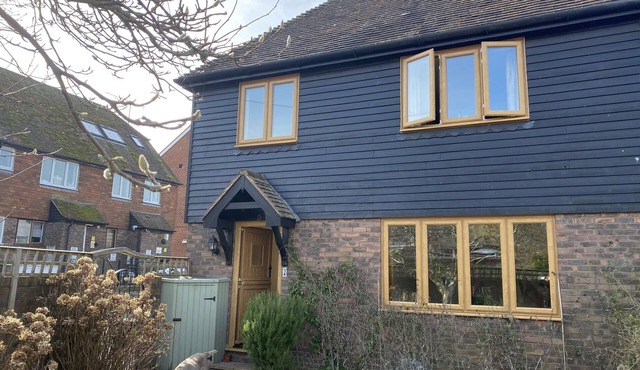 Two bedroom cottage in the heart of Rye with private parking.