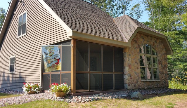 Two bedroom cottage near beautiful Herbster beach.