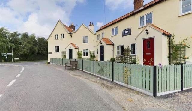 Two Bedroom Cottage (rural setting with good Access links)