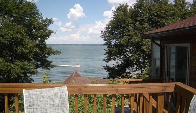 Two Bedroom Cottage with Great Lake Views!