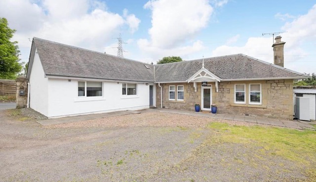 Two Bedroom Country Cottage With Parking