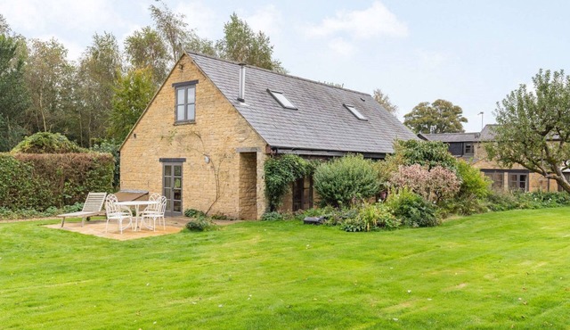 Two bedroom dog friendly holiday cottage with wood burning stove - Tyte Cottage