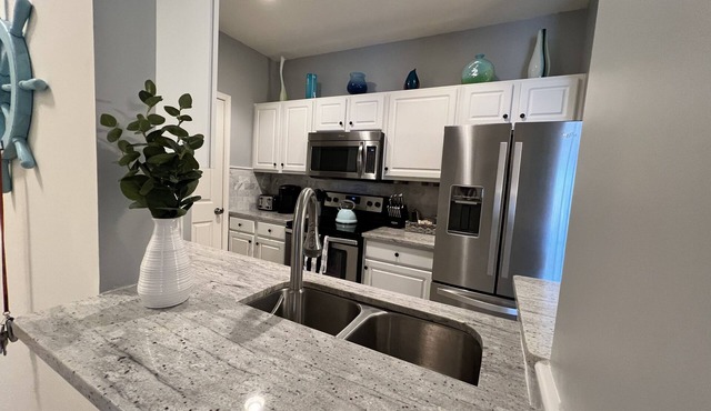Two bedroom, dog friendly condo with pool, between Lewes and Rehoboth Beach