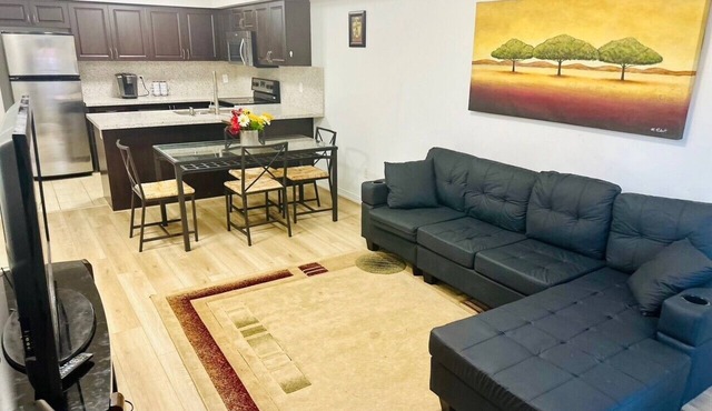 Two bedroom Dundas and Trafalgar