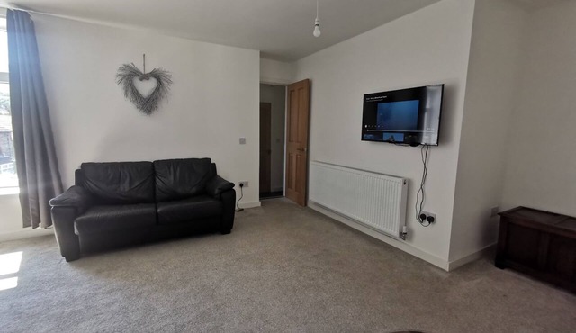 Two bedroom flat self contained above our quiet little gift shop, Caerphilly