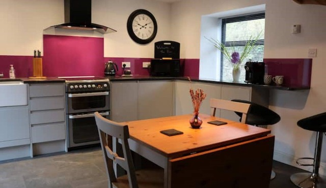 Two bedroom barn conversion in Thornbury.nn