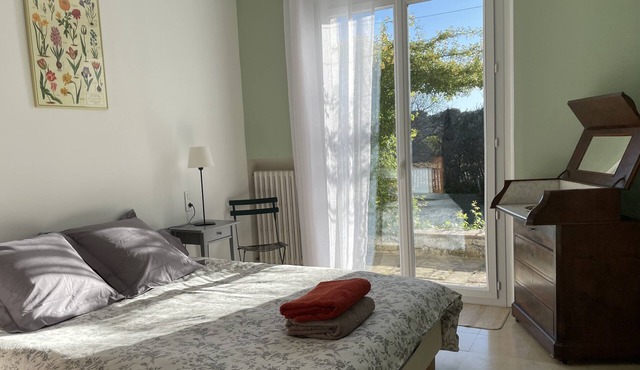 Two-bedroom gîte with terrace and swimming pool