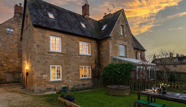 Two bedroom holiday cottage with an Aga in the Cotswolds - Quaint End