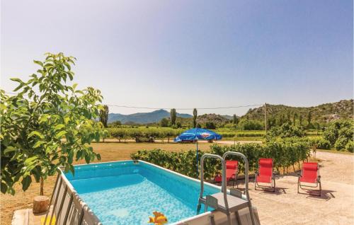 Two-Bedroom Holiday Home In Stasevica