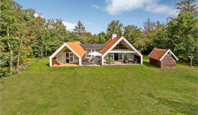Two-Bedroom Holiday Home In Humble