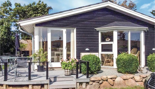 Two-Bedroom Holiday Home In Ronde